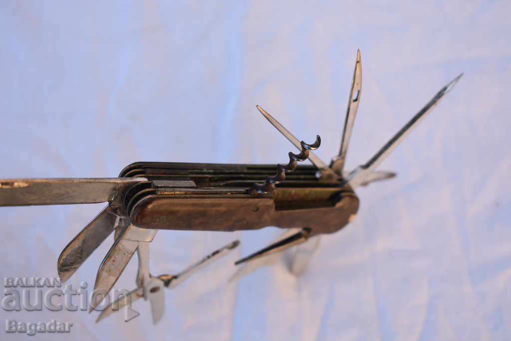 Old pocket knife, bakelite handle with price 120.00 BGN | € 61.36 Old pocket knife, bakelite handle with price 120.00 BGN | € 61.36