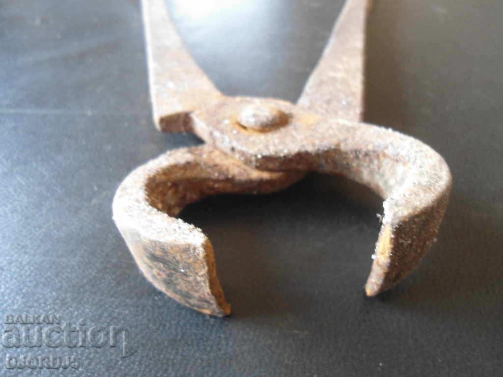 Auction Old pliers Auction Old pliers