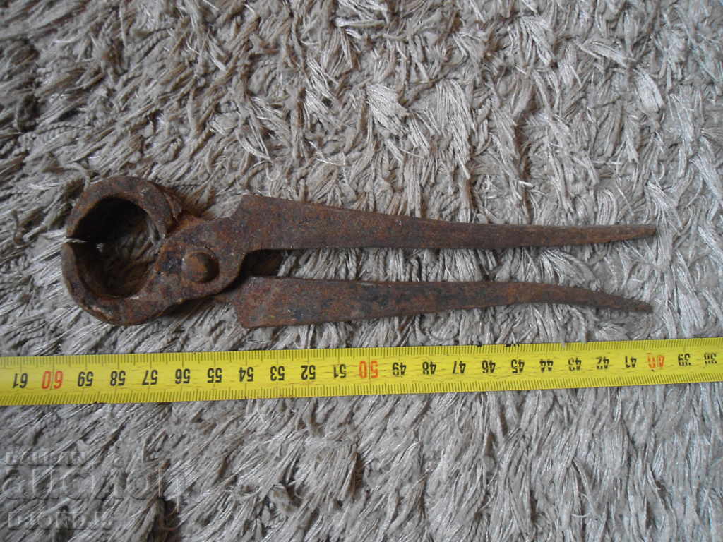 Delivery of Old pliers Delivery of Old pliers