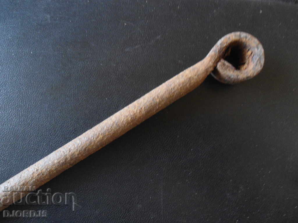 Auction  Old drill, chipping