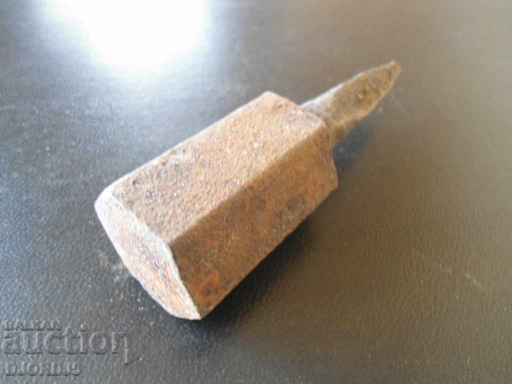 Auction  An old anvil