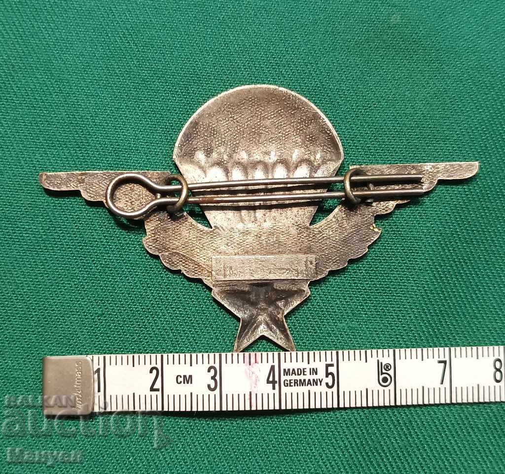 Δημοπρασία Πουλάω μια παλιά γαλλική πινακίδα αλεξίπτωτου. Δημοπρασία Πουλάω μια παλιά γαλλική πινακίδα αλεξίπτωτου.