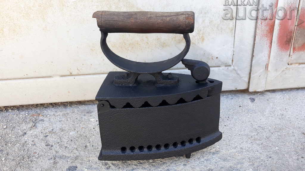 Old grilled iron with grill with price 51.00 BGN | € 26.08 Old grilled iron with grill with price 51.00 BGN | € 26.08
