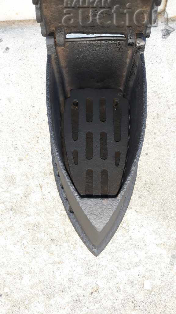 Old grilled iron with grill - 7 Old grilled iron with grill - 7