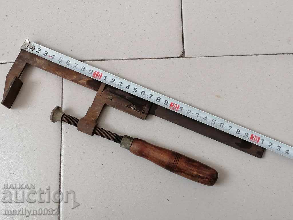 Auction An old carpenter's clamp, a socket, a wooden tool Auction An old carpenter's clamp, a socket, a wooden tool