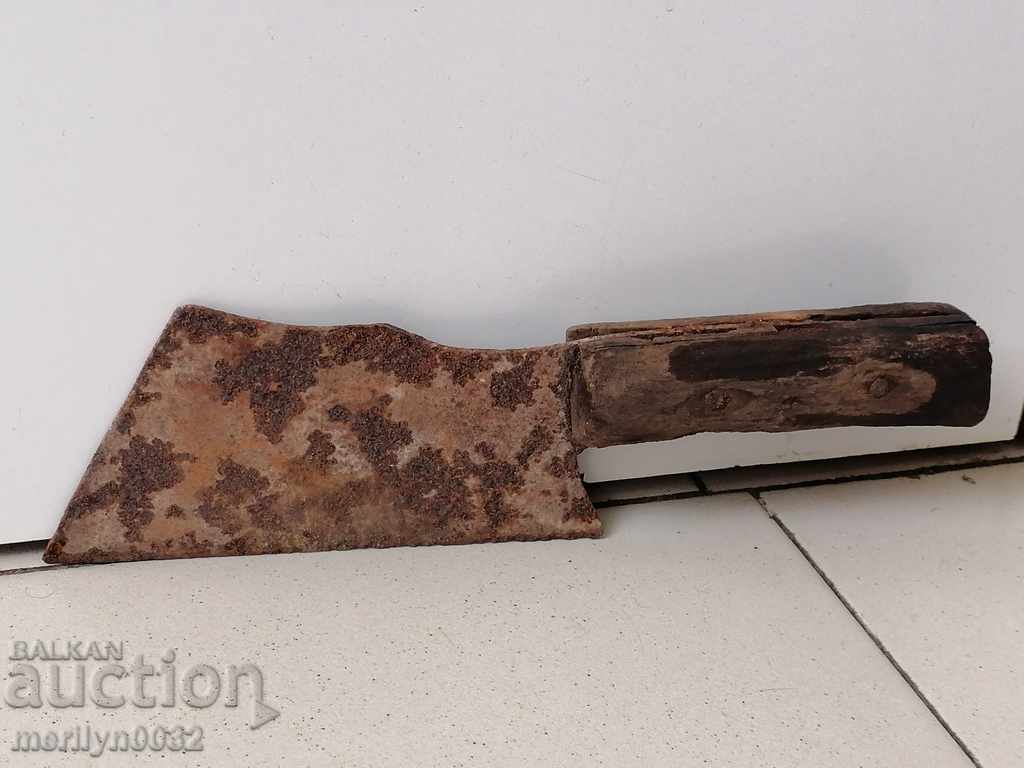 An old saber toothed blade with price 28.00 BGN | € 14.32 An old saber toothed blade with price 28.00 BGN | € 14.32