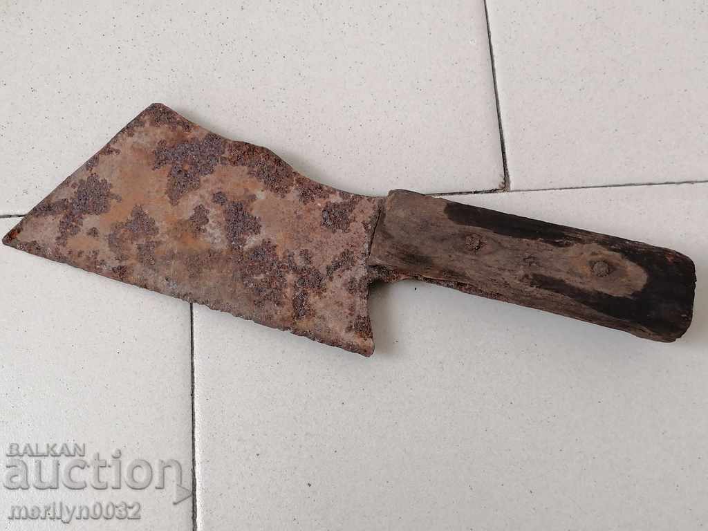 Delivery of An old saber toothed blade Delivery of An old saber toothed blade