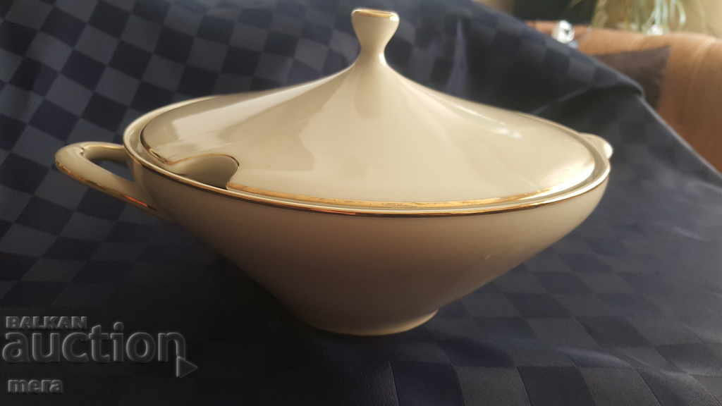 Stylish porcelain Bavarian tureen with price 65.00 BGN | € 33.23 Stylish porcelain Bavarian tureen with price 65.00 BGN | € 33.23