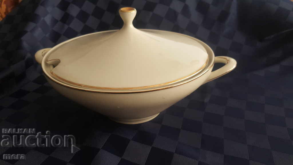 Auction Stylish porcelain Bavarian tureen Auction Stylish porcelain Bavarian tureen