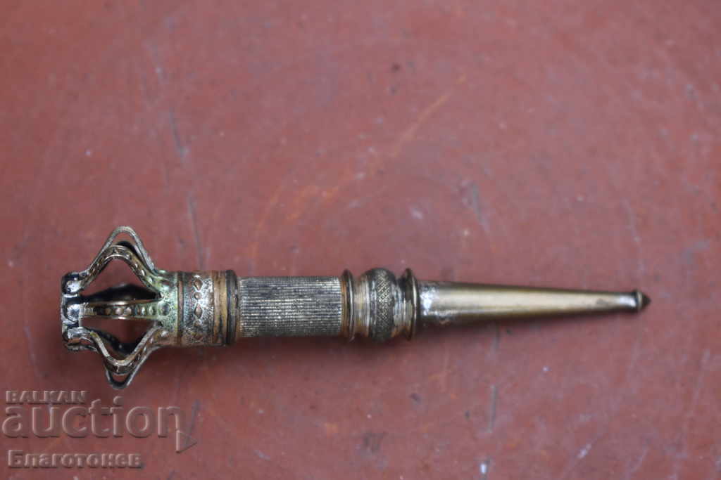 Pandantiv Royal Axelband cu preț 40.00 BGN | € 20.45 Pandantiv Royal Axelband cu preț 40.00 BGN | € 20.45