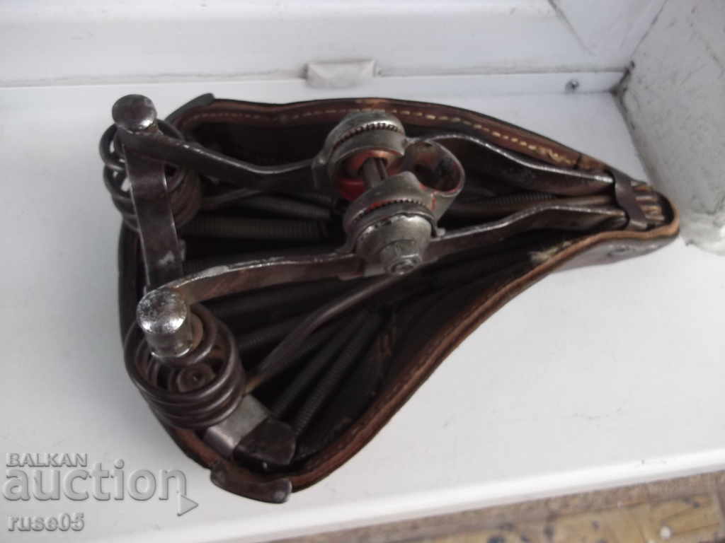 Delivery of "Lepper" leather bicycle seat Dutch very old Delivery of "Lepper" leather bicycle seat Dutch very old