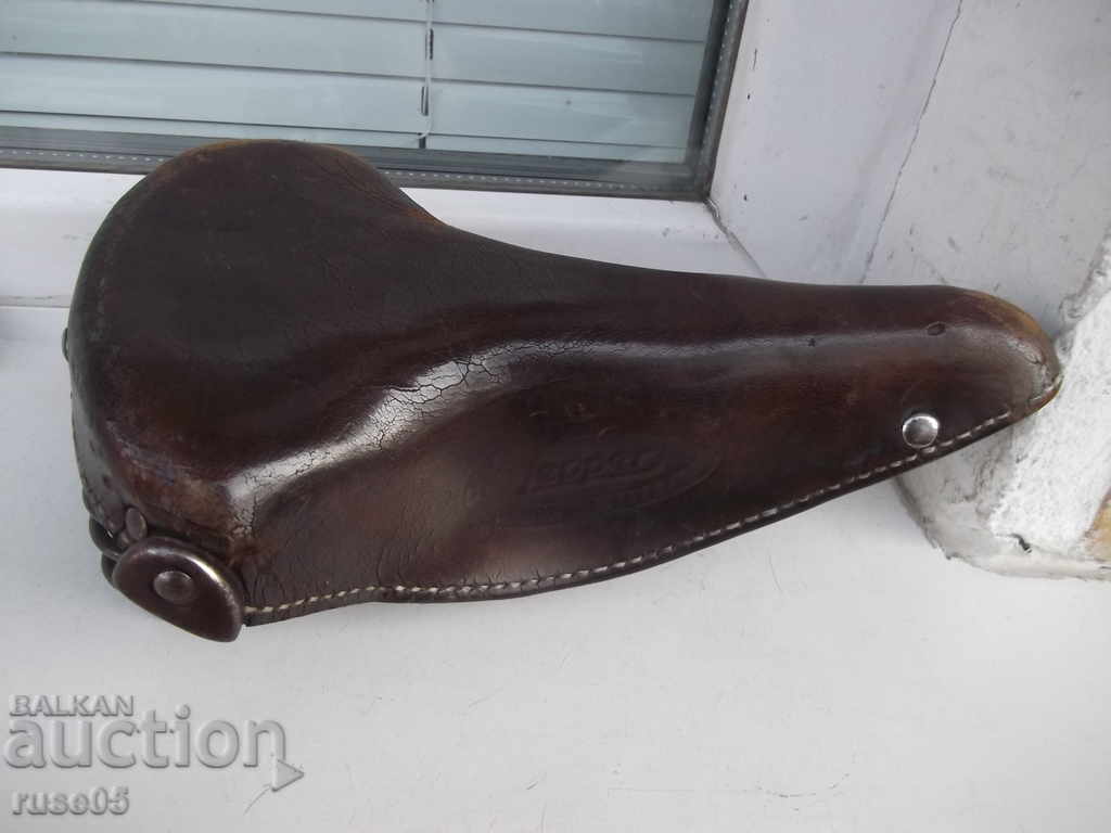 "Lepper" leather bicycle seat Dutch very old - 5 "Lepper" leather bicycle seat Dutch very old - 5