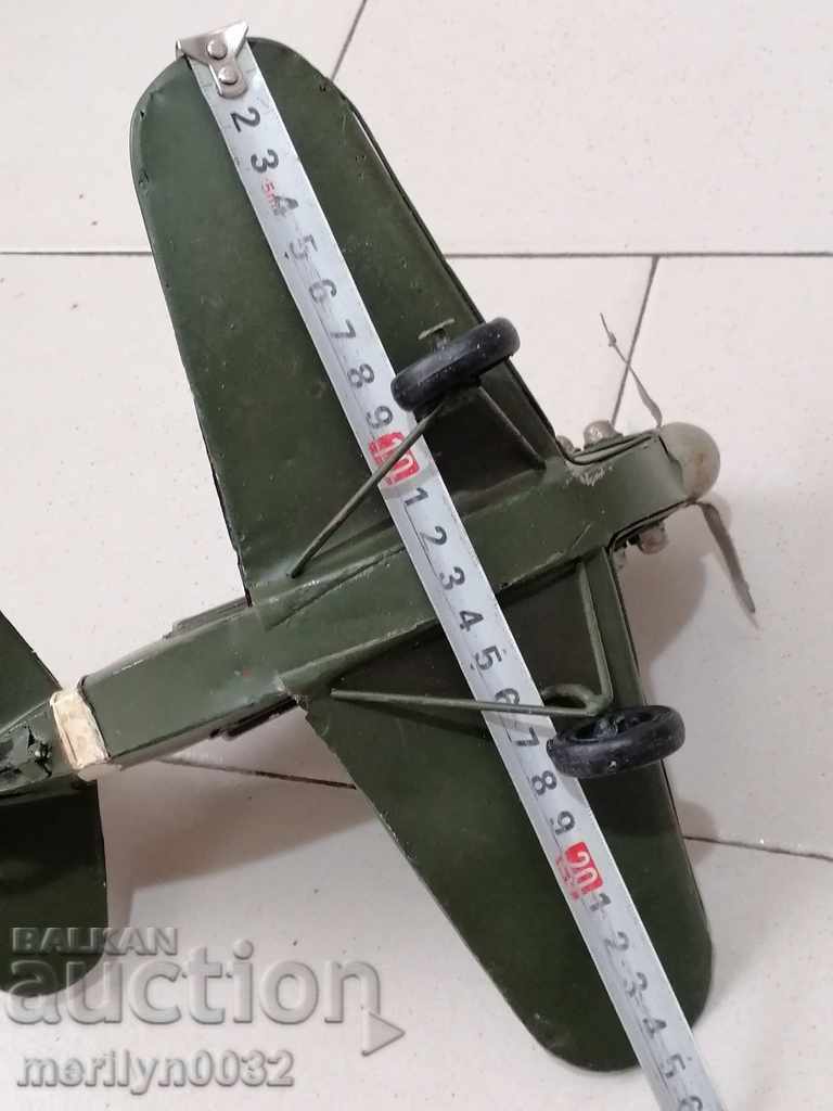 Παλιό παιχνίδι από κασσίτερο αεροπλάνο - 5 Παλιό παιχνίδι από κασσίτερο αεροπλάνο - 5