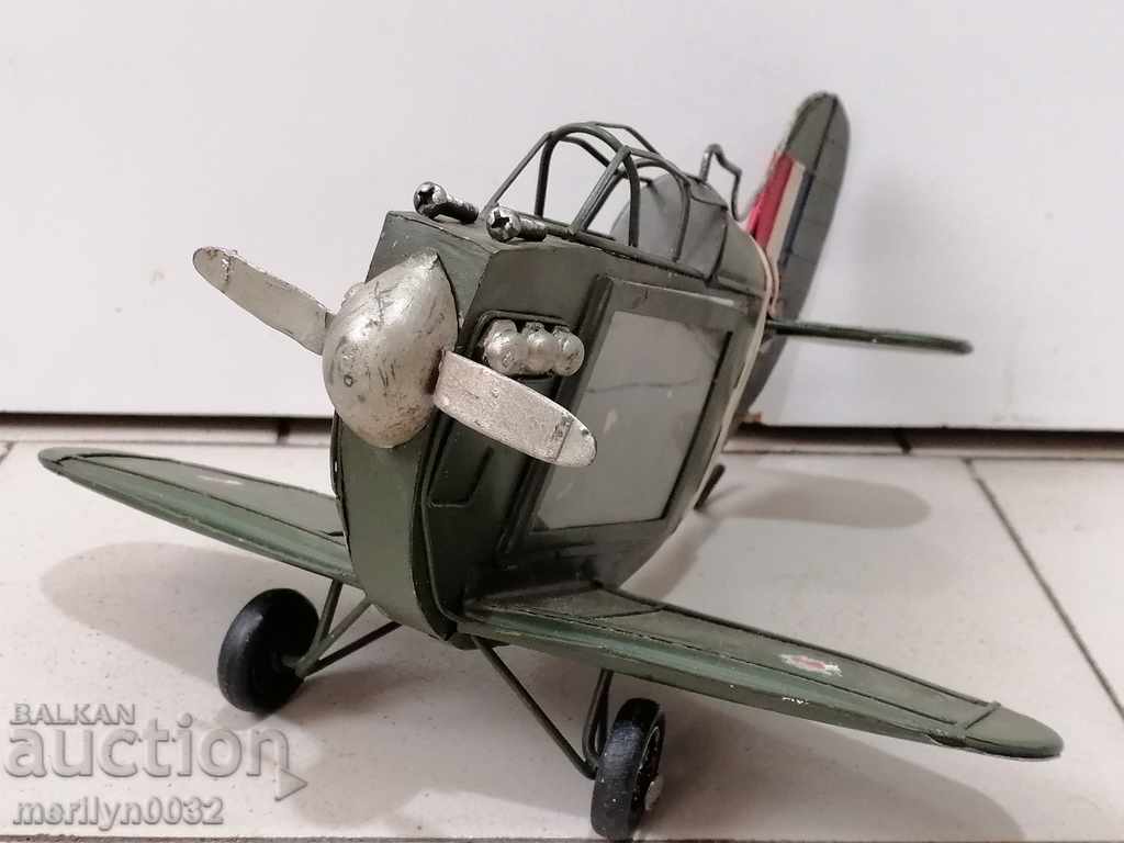 Παλιό παιχνίδι από κασσίτερο αεροπλάνο - 7 Παλιό παιχνίδι από κασσίτερο αεροπλάνο - 7