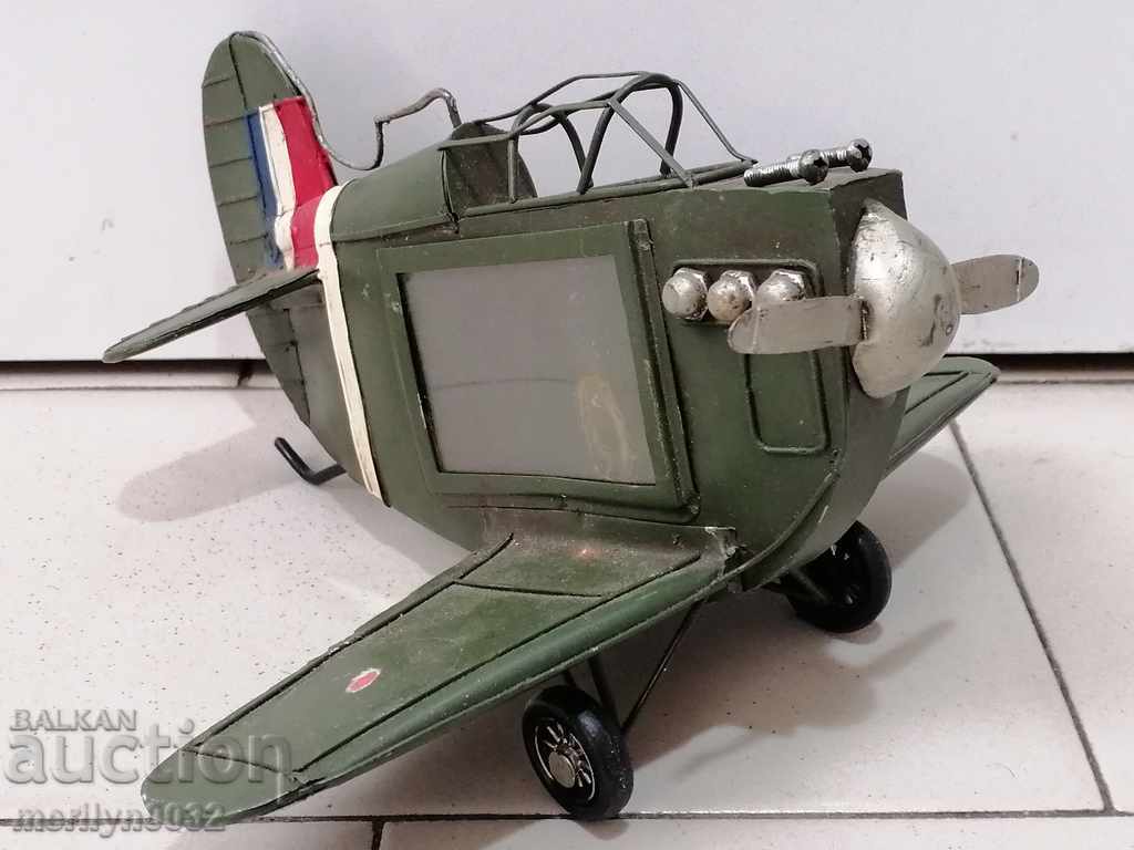 Стара ламаринена детска играчка самолет