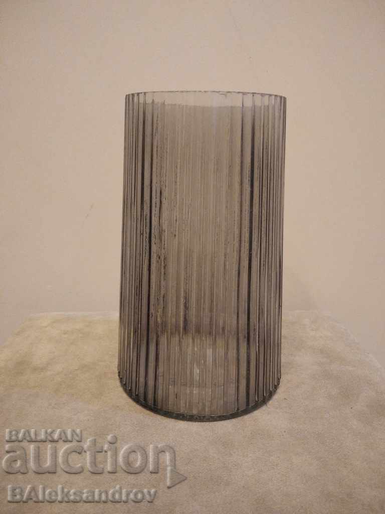 Auction Beautiful colored glass vase Auction Beautiful colored glass vase