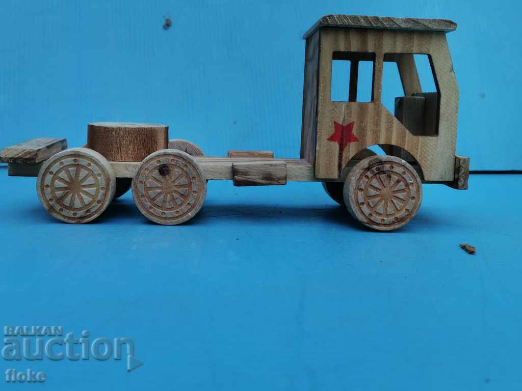 Camion din lemn - jucărie