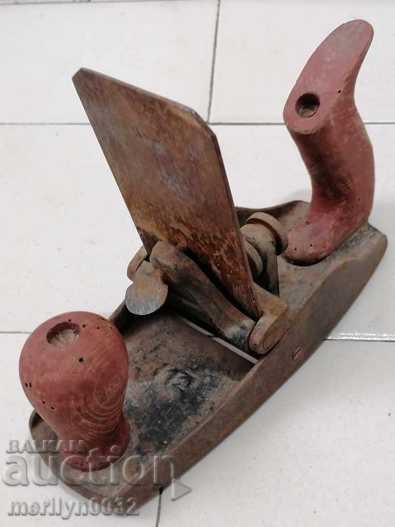 An old woodworking planer with a knife with price 72.00 BGN | € 36.81 An old woodworking planer with a knife with price 72.00 BGN | € 36.81