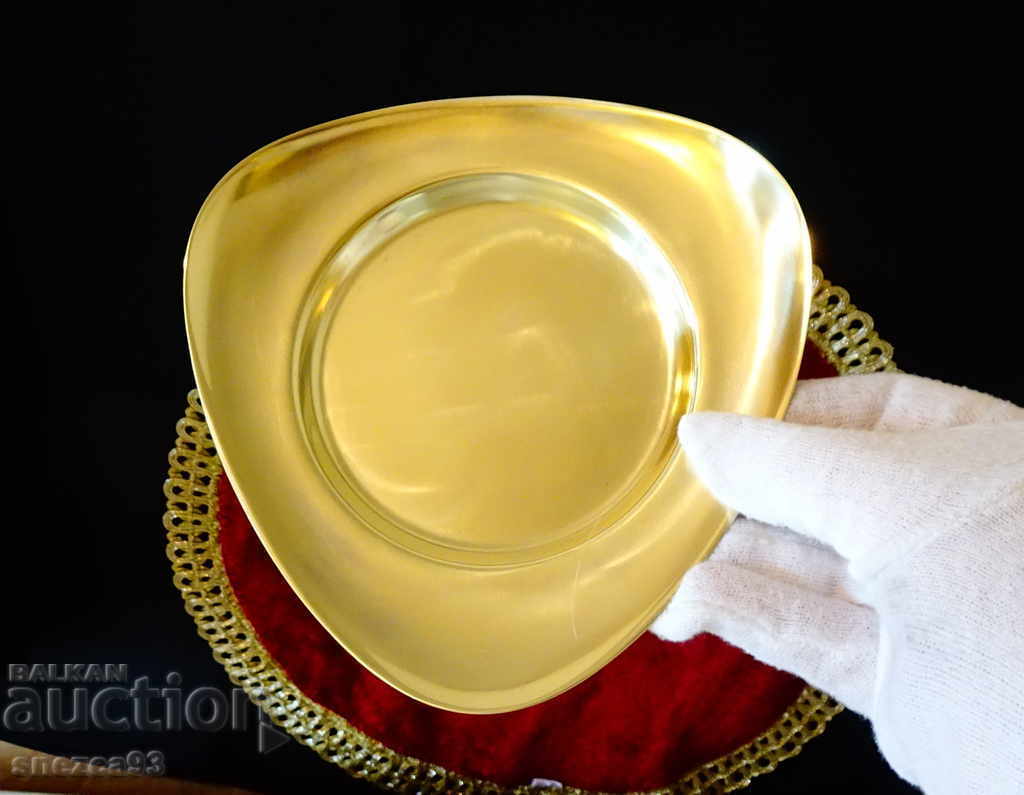 Auction German bronze plate, triangular Auction German bronze plate, triangular