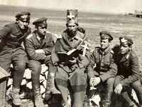 «Ποπ» Βούλγαροι στρατιωτικοί πιλότοι παλιά φωτογραφία