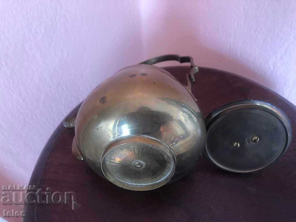 Delivery of Beautiful teapot with a lid with a cat