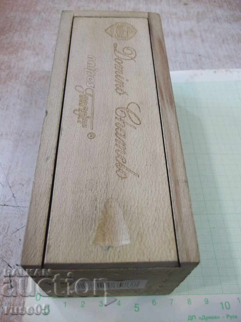 Auction Domino "Domino Chamelo naipes Fournier" in a wooden box Auction Domino "Domino Chamelo naipes Fournier" in a wooden box