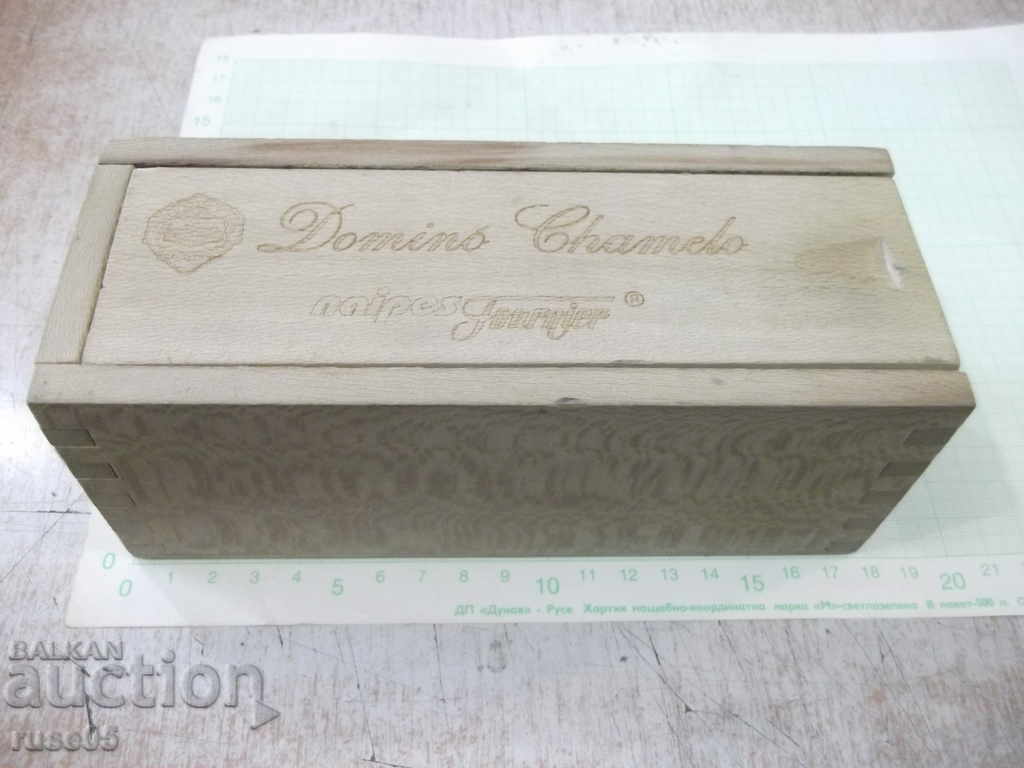 Domino "Domino Chamelo naipes Fournier" in a wooden box