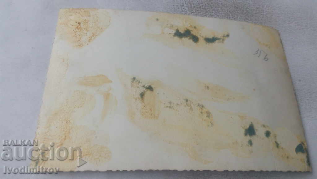 Φωτογραφία νεόνυμφων με τους φίλους τους με τιμή € 0.69 | 1.35 BGN