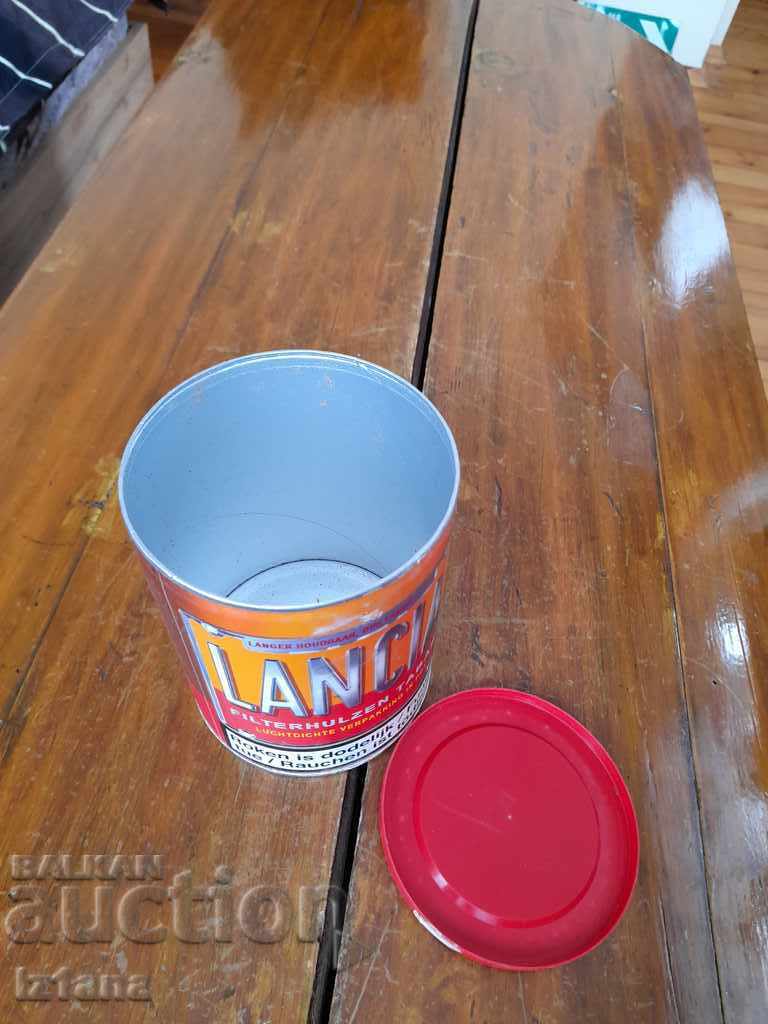 Delivery of Lancia tobacco box Delivery of Lancia tobacco box