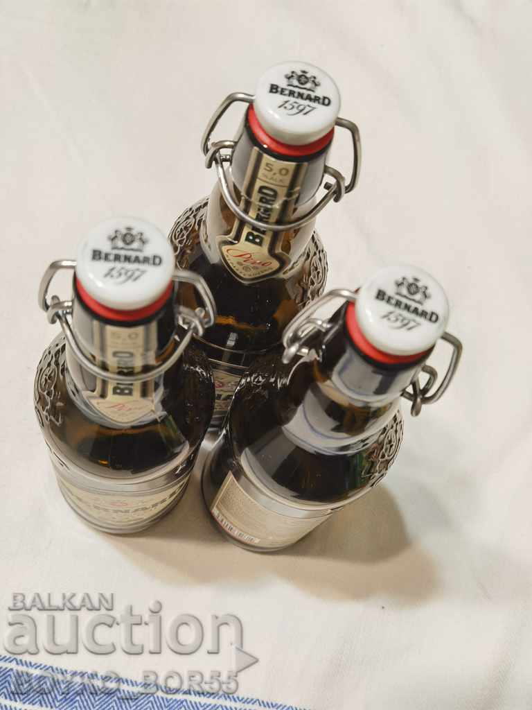 Δημοπρασία Τρία άδεια συλλεκτικά γυάλινα μπουκάλια μπύρας