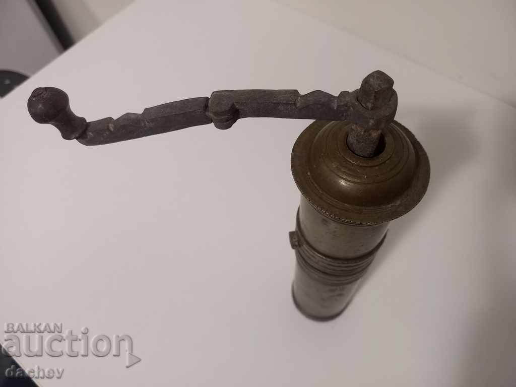 Old Ottoman bronze grinder for coffee grinder tugra TUGRI - 5 Old Ottoman bronze grinder for coffee grinder tugra TUGRI - 5
