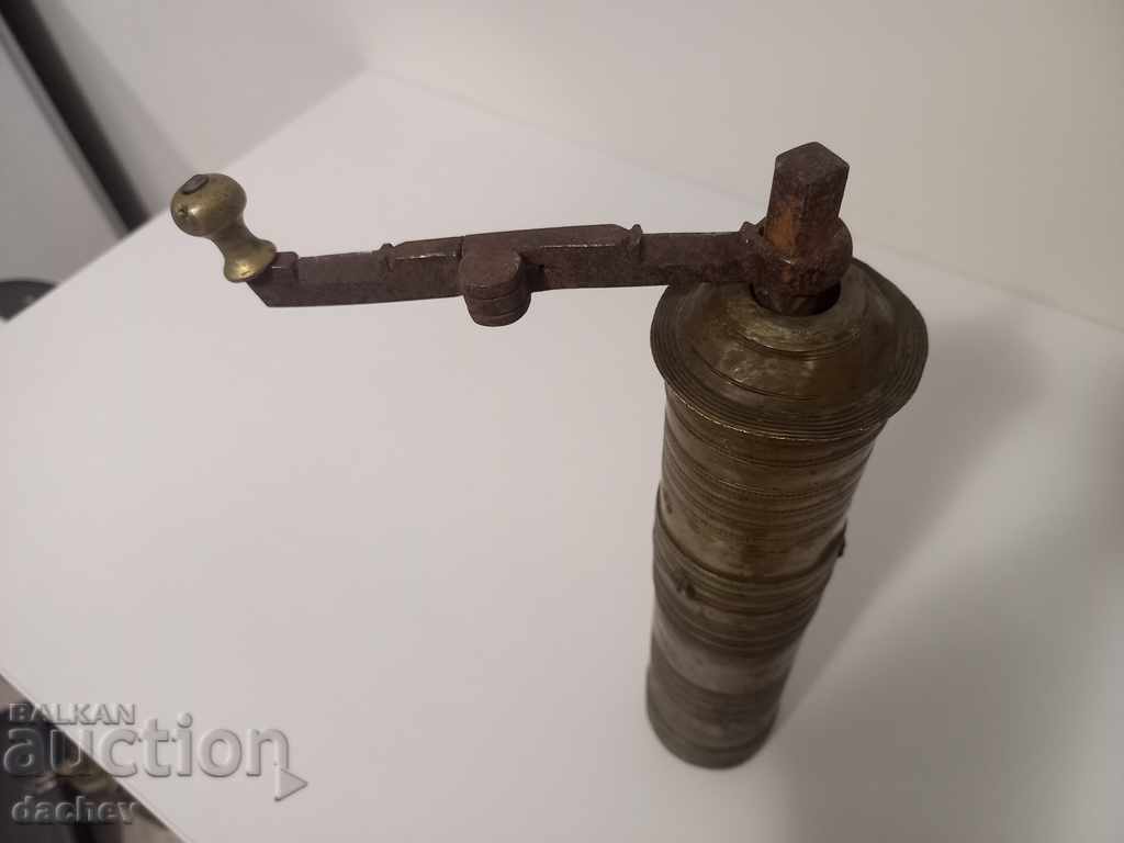 Delivery of Old Ottoman bronze grinder for coffee grinder with TUGRA Delivery of Old Ottoman bronze grinder for coffee grinder with TUGRA