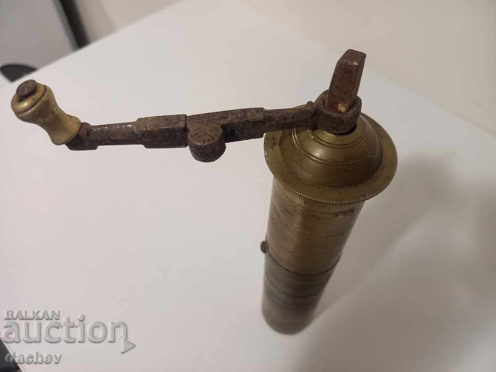 Delivery of Old Ottoman bronze grinder for coffee grinder with TUGRA Delivery of Old Ottoman bronze grinder for coffee grinder with TUGRA