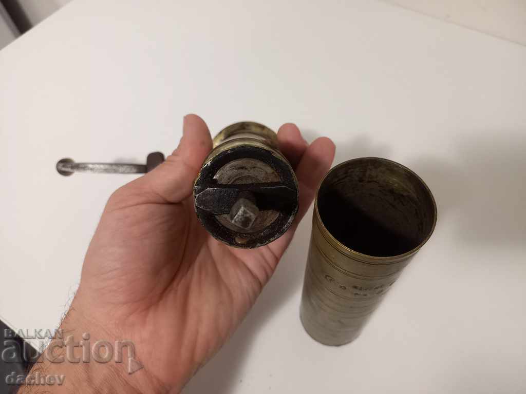 Delivery of Old Ottoman bronze grinder for coffee grinder with TUGRA Delivery of Old Ottoman bronze grinder for coffee grinder with TUGRA