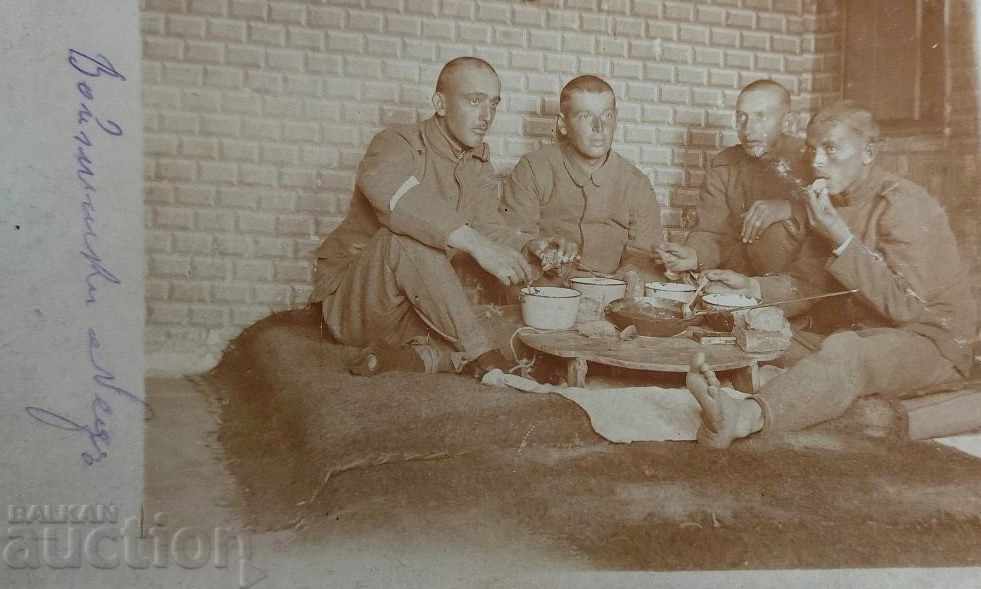 MILITARY LUNCH WAR OLD MILITARY PHOTO PHOTO