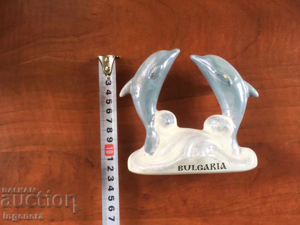 Auction  PORCELAIN FIGURE STATUE