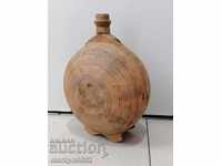 Vaza veche din lemn, găleată din lemn, gândac de lemn