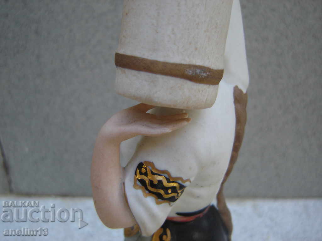 Auction  OLD PORCELAIN MARKED