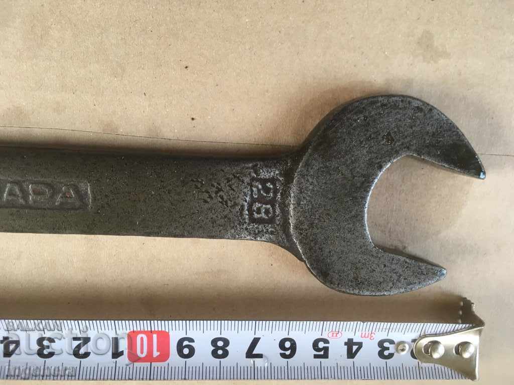 Auction WRENCH BRAND INSTRUMENT MADARA 25/28 BULGARIA Auction WRENCH BRAND INSTRUMENT MADARA 25/28 BULGARIA