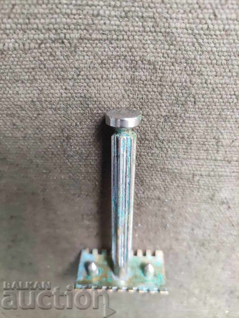 Old razor with price 50.00 BGN | € 25.56 Old razor with price 50.00 BGN | € 25.56