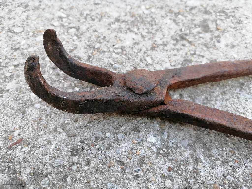 Auction Forging pliers wrought iron tool Auction Forging pliers wrought iron tool