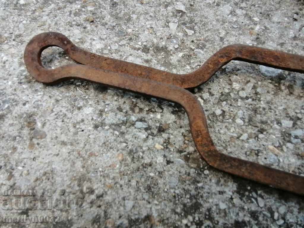 Auction  Old wrought iron double skewer for roasting wrought iron meat