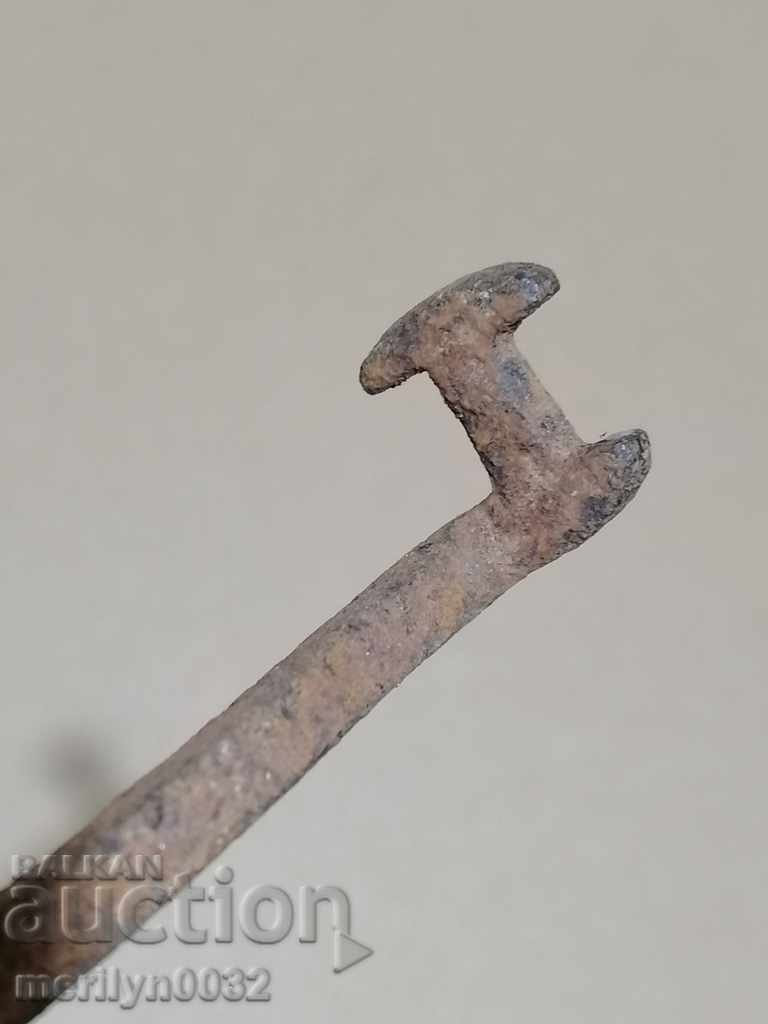 Δημοπρασία Σφυρήλατο κλειδί ειδικό μυστικό για κλειδαριά λουκέτου κελιού μοναστηριού Δημοπρασία Σφυρήλατο κλειδί ειδικό μυστικό για κλειδαριά λουκέτου κελιού μοναστηριού