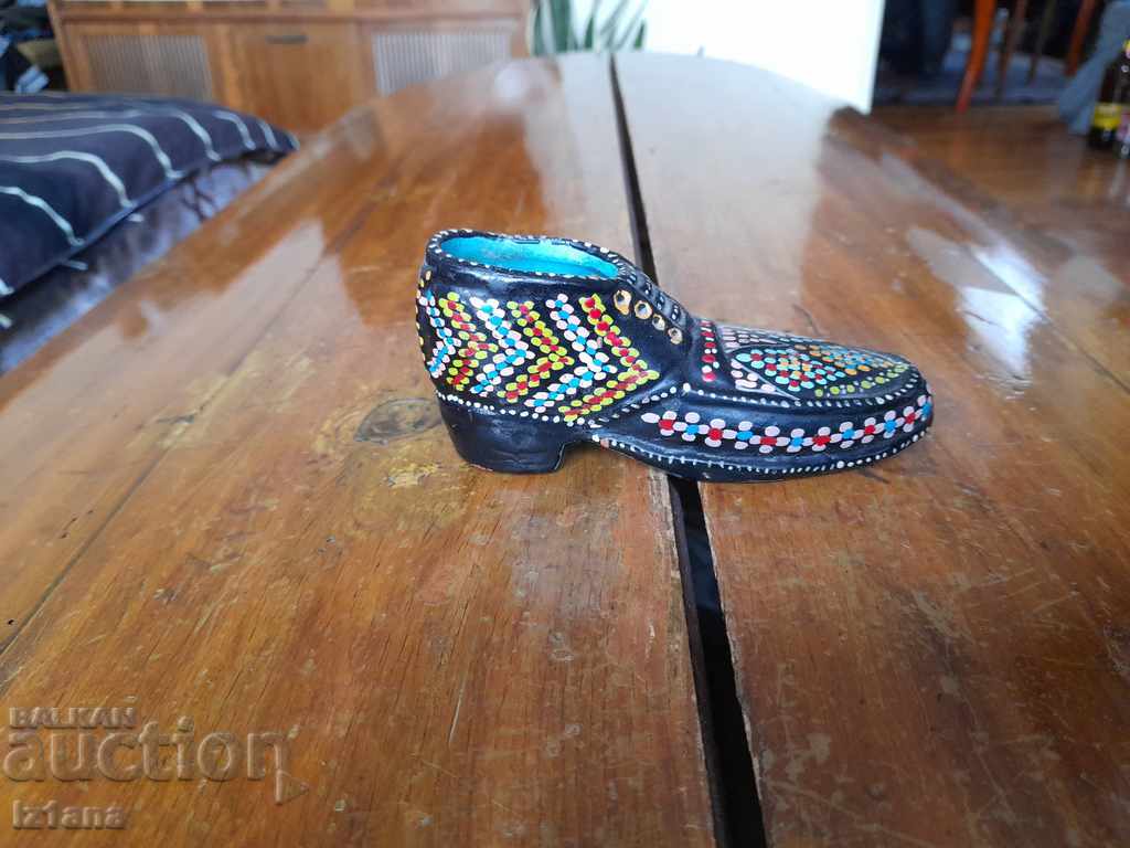 Стара керамична обувка,декорация