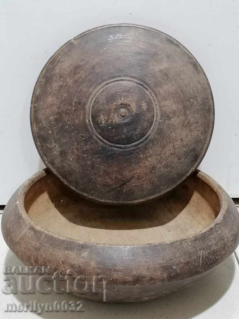 Bol din lemn bol cu capac, bol lemn primitiv cu preț 91.00 BGN | € 46.53