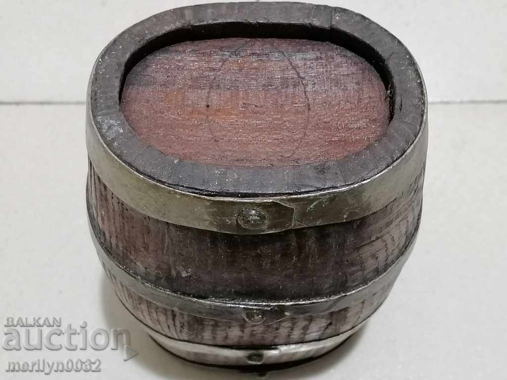 Delivery of Old pavur, wooden, bukel barrel barrel, bukle Delivery of Old pavur, wooden, bukel barrel barrel, bukle