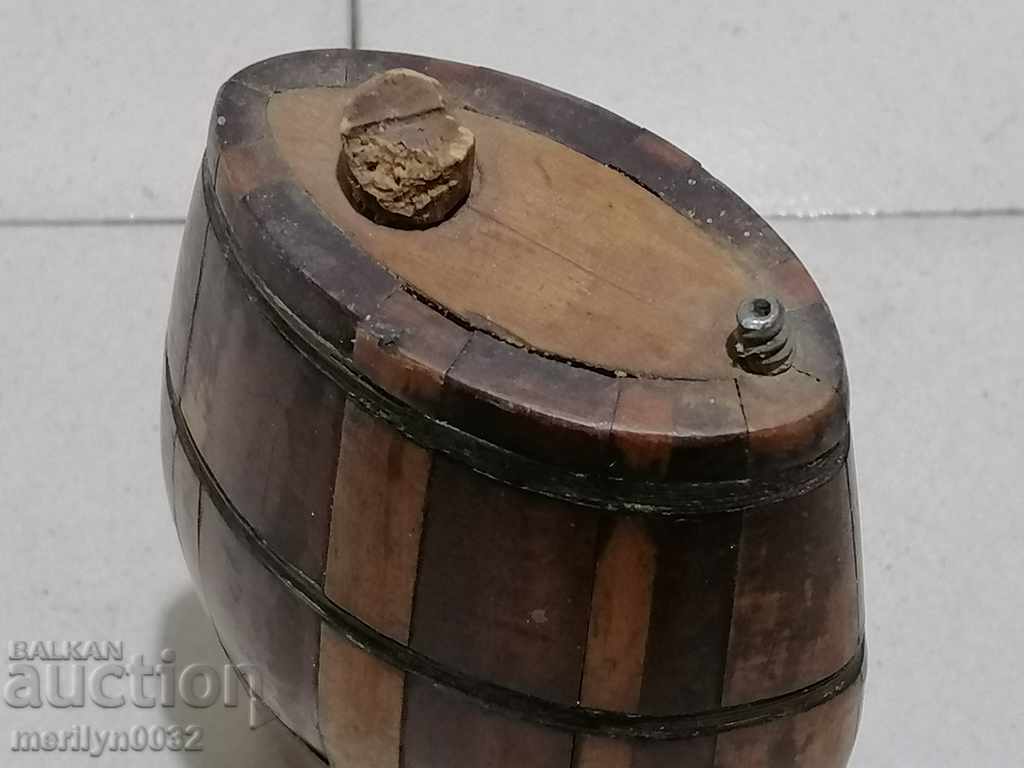 Pavur vechi, lemn, bukel butoi, bukle cu preț 65.00 BGN | € 33.23 Pavur vechi, lemn, bukel butoi, bukle cu preț 65.00 BGN | € 33.23