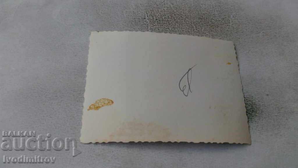 Φωτογραφία Άνθρωπος στην παραλία με τιμή 1.85 BGN | € 0.95 Φωτογραφία Άνθρωπος στην παραλία με τιμή 1.85 BGN | € 0.95