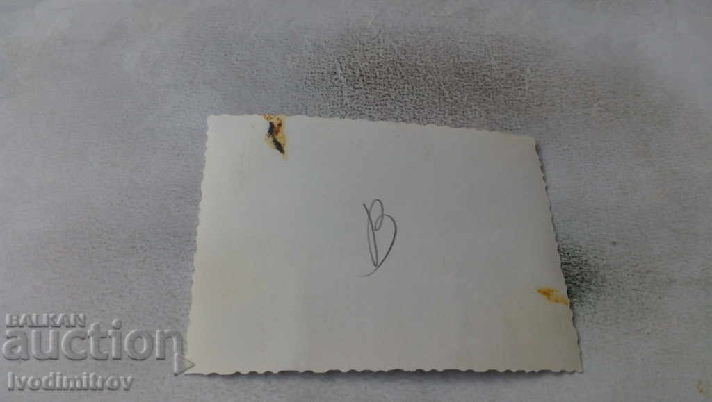 Φωτογραφία Άνδρας και γυναίκα στην παραλία με τιμή 1.35 BGN | € 0.69 Φωτογραφία Άνδρας και γυναίκα στην παραλία με τιμή 1.35 BGN | € 0.69