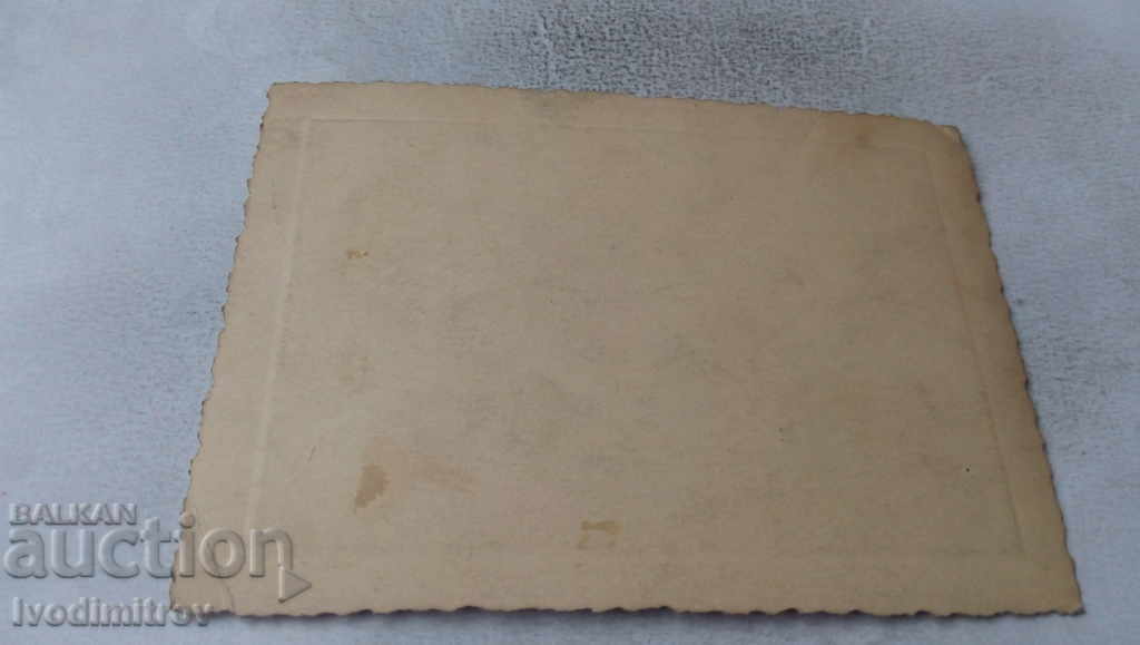 Снимка Жени на прозорци на къщата си с цена 1.35 лв. | € 0.69 Снимка Жени на прозорци на къщата си с цена 1.35 лв. | € 0.69